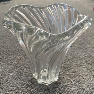 Mikasa Clear Swirl Glass Vase